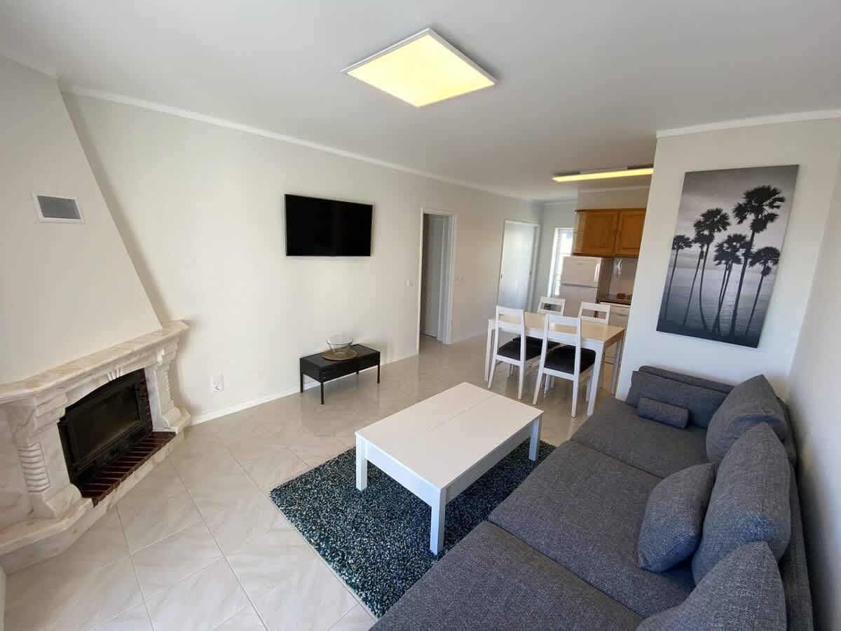 Apartamento inteiro, Apartamento de férias para 4 pessoas com varanda/terraço in Praia da Areia Branca, Lourinhã