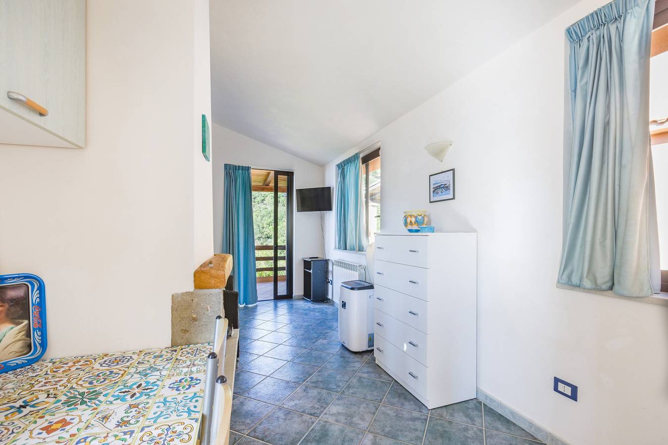 Appartement entier, Appartement 'Mandarino' avec vue sur la mer, terrasse privée et Wi-Fi in Gioiosa Marea, Province de Messina