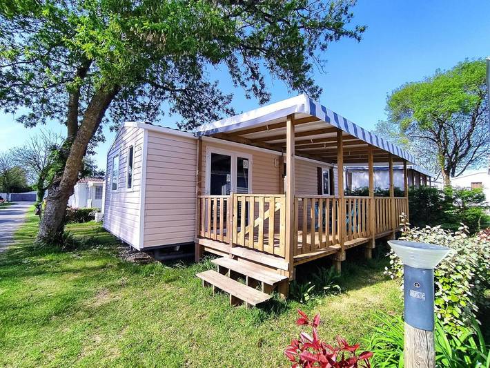 Camping pour 6 personnes, avec Terrasse et Jardin ainsi que Bassin pour enfant et Piscine à Meschers-sur-Gironde