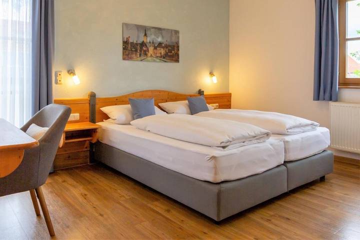 Hotel für 2 Personen, mit Balkon und Terrasse sowie Garten und Ausblick in Rödelsee