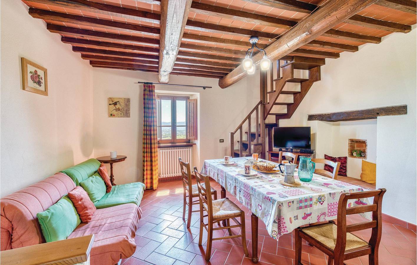 Appartamento intero, Appartamento soleggiato con piscina e vista - 2km dal centro in Loro Ciuffenna, Valdarno