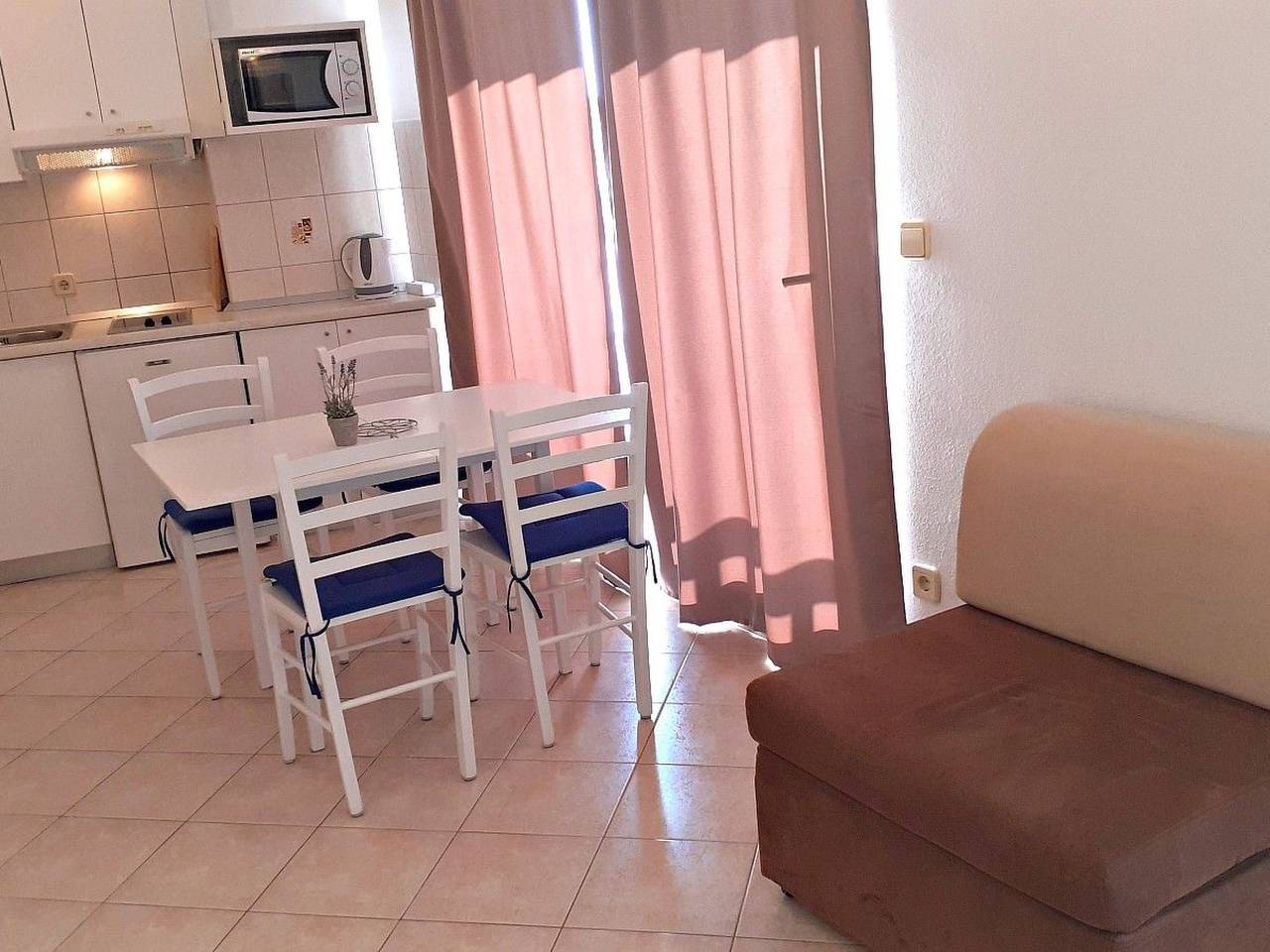 Ganze Wohnung, Mit Terrasse und herrlichem Ausblick in Baska Voda, Makarska Riviera