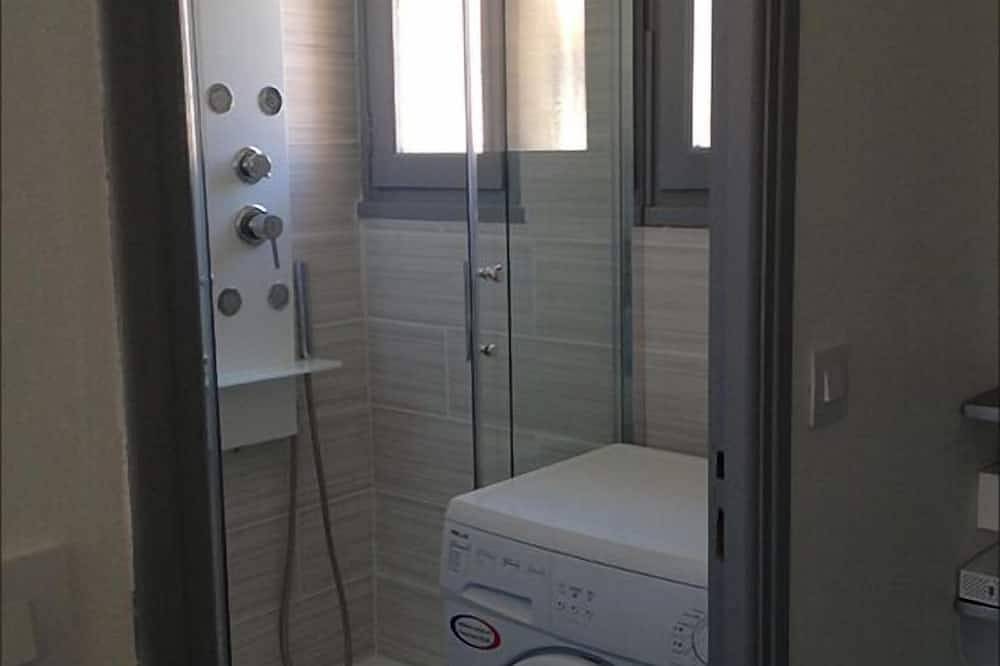 Entire apartment, Le Pradet - Studio 4 pers à 10min à pied de la Plage - Roses in Le Pradet, Toulon region