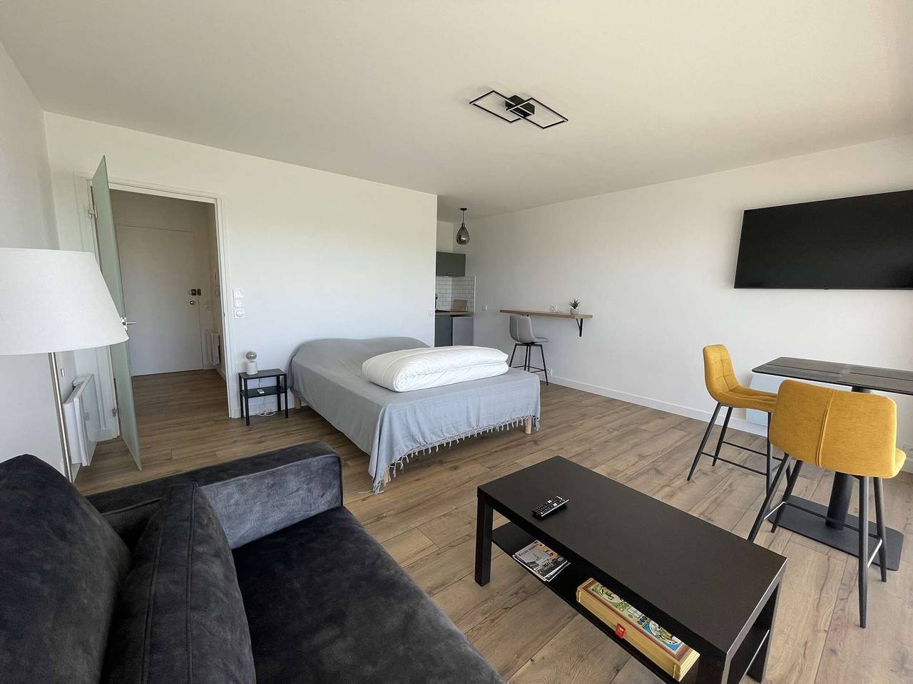 Studio entier, Studio neuf avec terrasse sur mer et garage à Royan in Pontaillac, Royan