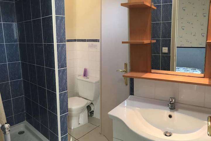 Location de vacances pour 2 personnes, avec terrasse ainsi que piscine et jardin, animaux acceptés dans Plage Porz Liogan Le Conquet - 4