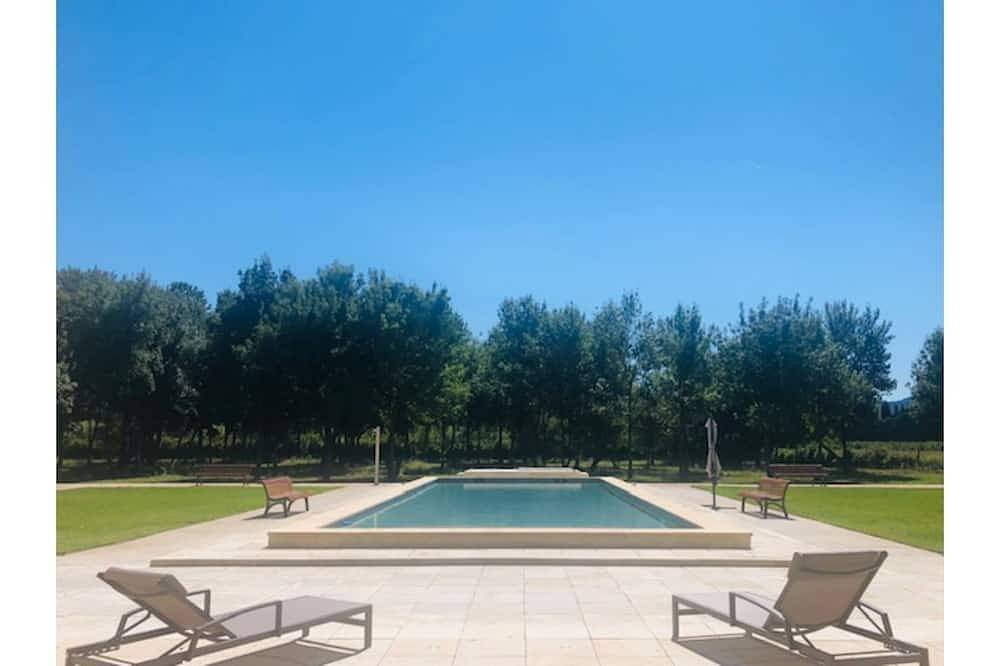 1 Bedroom Private vacation home in Mollã©gã¨s in Châteaurenard, Arles region