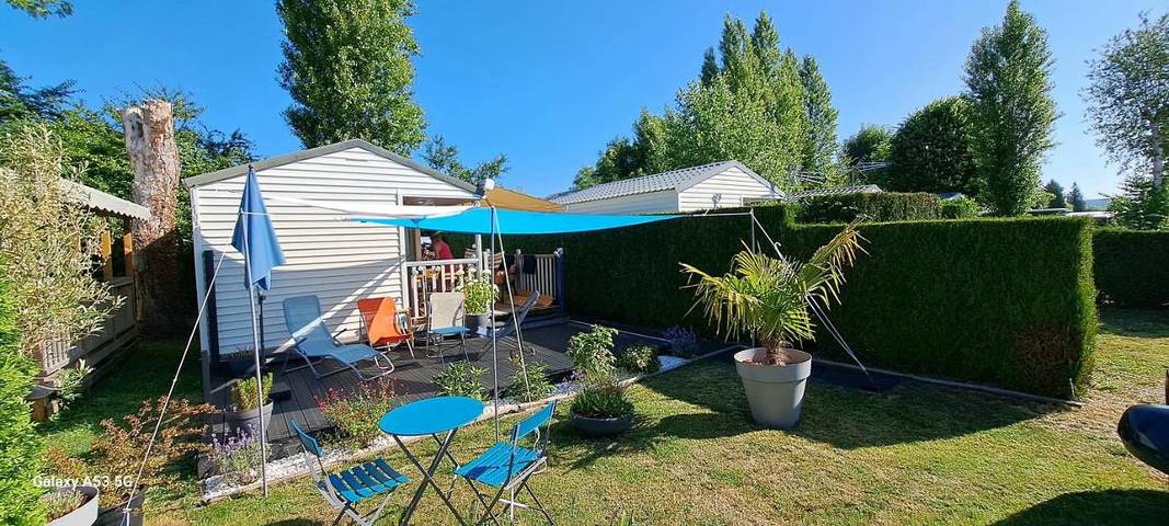 Camping pour 4 personnes, avec piscine ainsi que jardin et bassin pour enfant