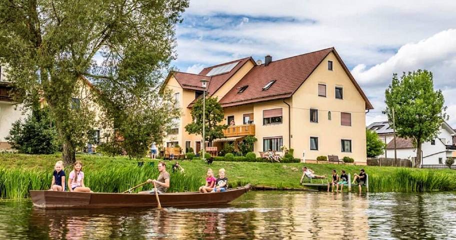 Ferienwohnung für 3 Personen, mit Garten und Ausblick sowie Terrasse - 1