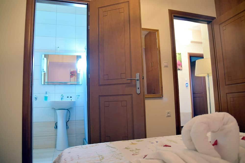 Tranquil Stone Villa- 5 min from the beach! in Korinthia