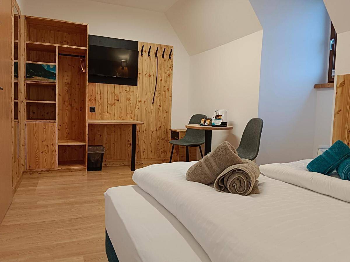 Haus Weyregg - Pension in Weyregg am Attersee, Bezirk Vöcklabruck