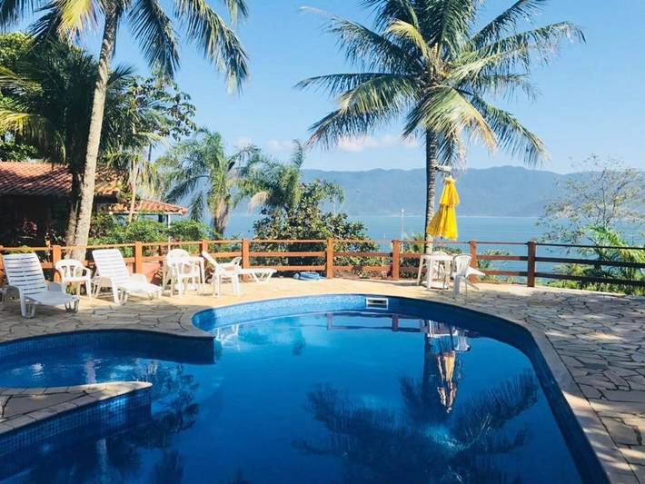 Pousadas para 2 pessoas, com piscina e balcão e ainda jardim and vista em Veloso (Ilhabela)