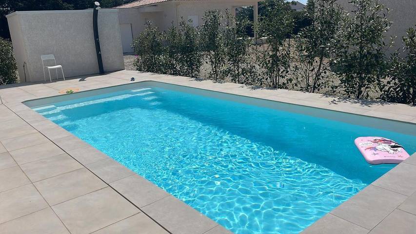 Villa pour 8 personnes, avec jardin et piscine