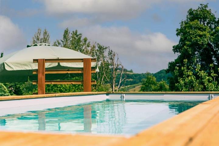 Location de vacances pour 6 personnes, avec jardin ainsi que terrasse et piscine à Saint-Hilaire-de-Lusignan