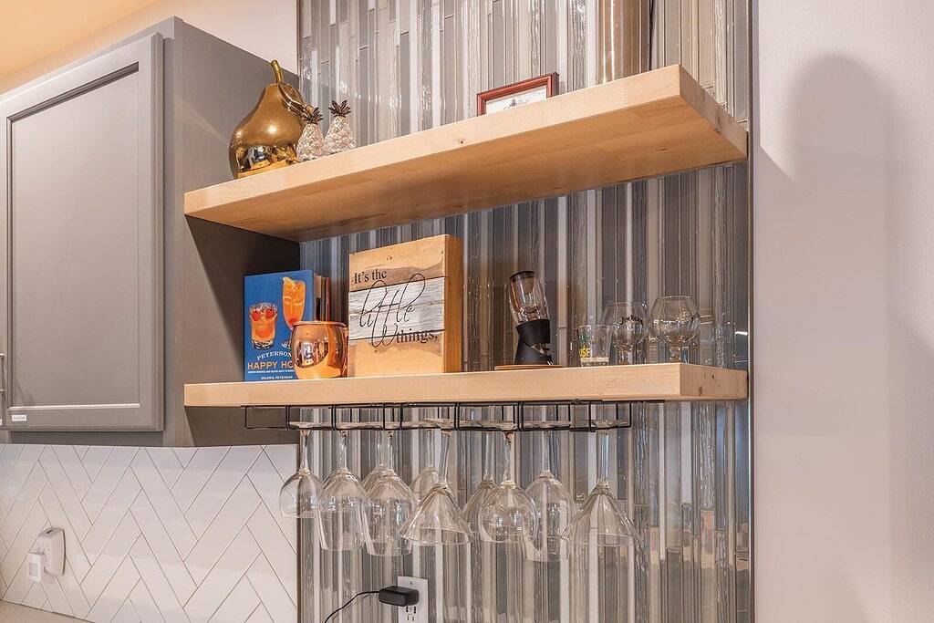 Greystone Home -Excellent location Updated Style! in Springfield (MO), Greene County (MO)