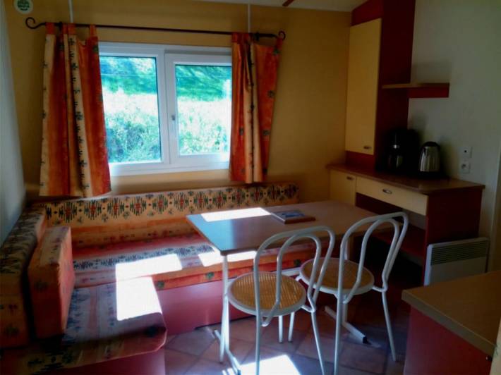 Mobil home pour 4 personnes, avec bassin pour enfant à Vic-sur-Cère - 3