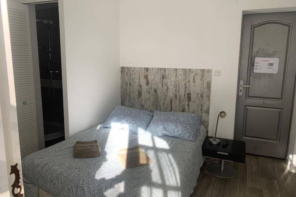 Appartement entier, Studio indépendant en rez de chaussé de villa, avec parking sécurisé in Pertuis, Parc naturel régional du Luberon