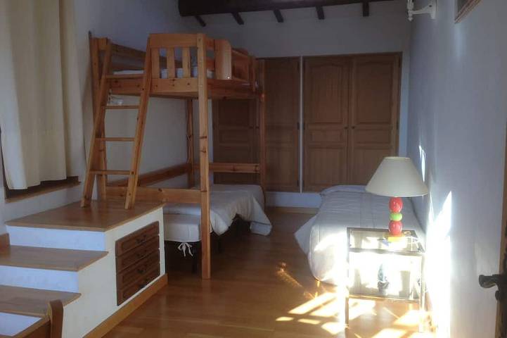 Gîte pour 5 personnes, avec jardin à Miramas - 4