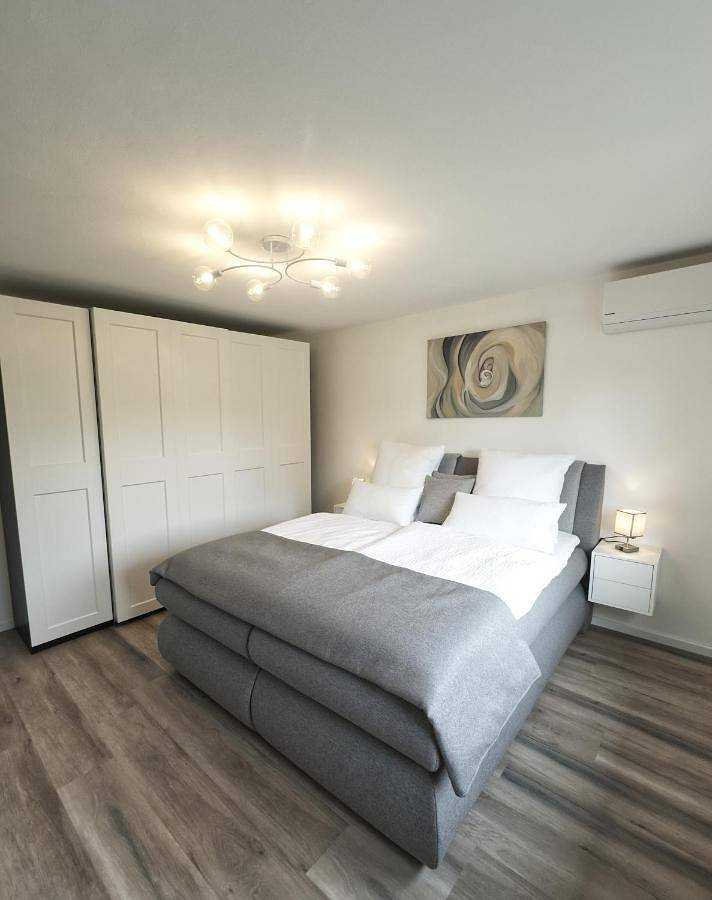 Ganze Wohnung, Two-Bedroom Apartment in Königswinter, Rhein-Sieg-Kreis