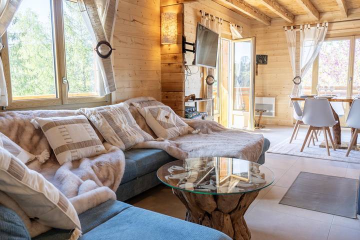 Le Chalet du silence in Barésia-sur-l'Ain, Jura Francais