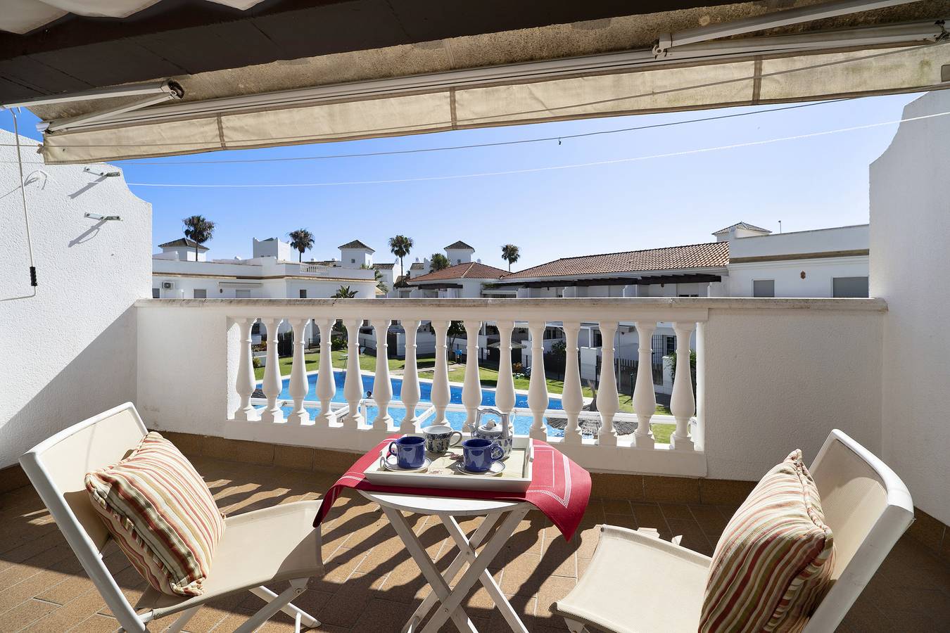 Acogedora casa de vacaciones "Casa Costa Ballena Dahlia" cerca de la playa con Wi-Fi, piscina in Costa Ballena, Rota 