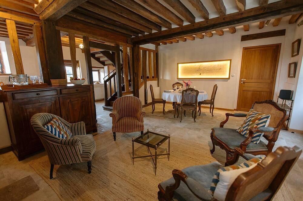 Cozy cottage for two on the prestigious Courtomer Estate — pets welcome! in Courtomer, Région d'Alençon