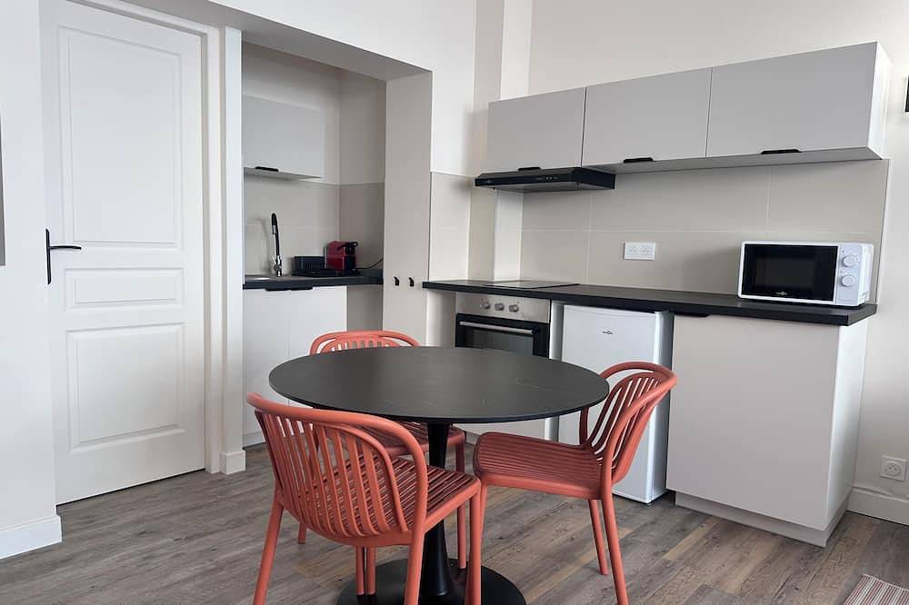 Ganze Wohnung, T2 Design - Hyper Centre - Private Parking - Walking distance to Cathedral in Bourges, Bourges und Umgebung