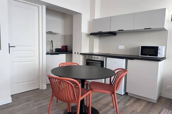 Apartamento entero, T2 Design - Hyper Centre - Private Parking - Walking distance to Cathedral in Bourges, Región de Bourges