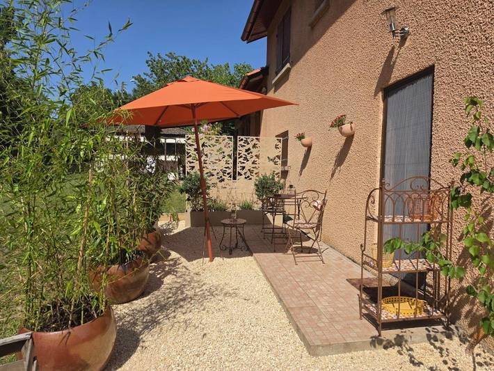 Location de vacances pour 2 personnes, avec Jacuzzi et Terrasse à Cailloux-sur-Fontaines