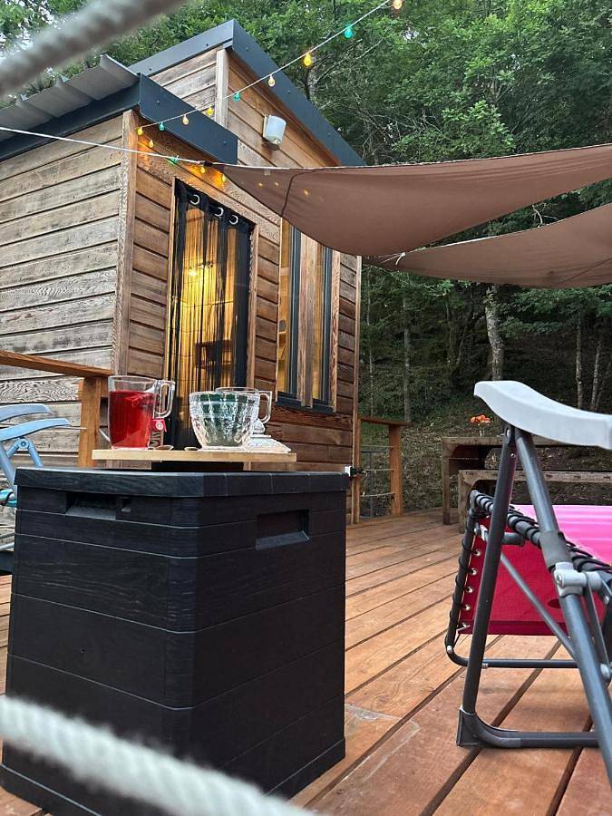 Tente pour 4 personnes, avec vue et terrasse, animaux acceptés en Haute-Loire - 4