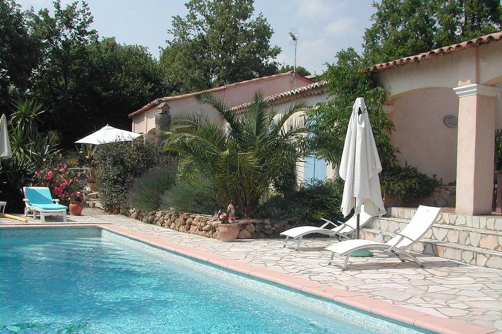 Geheel appartement, Onafhankelijke studio met uitzicht op het zwembad in Tourtour, Draguignan en omgeving