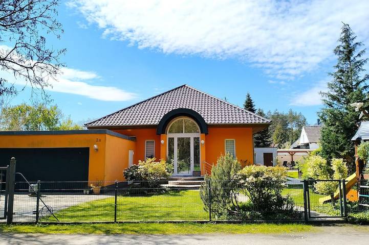 Ferienwohnung für 6 Personen, mit Balkon und Whirlpool sowie Garten in Cottbus