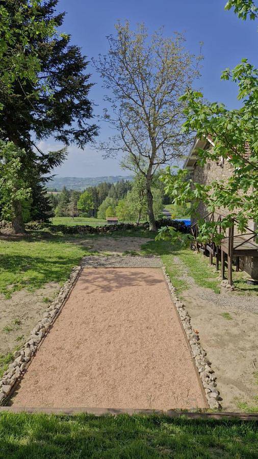 Hôtel pour 3 personnes, avec jardin ainsi que vue et piscine à Bertignat - 4