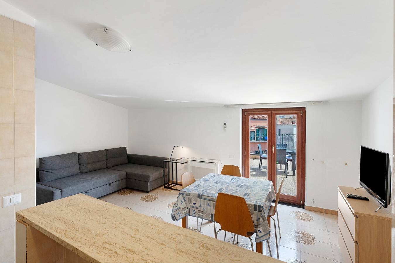 Appartement entier, Appartement 'Ce Tour - Casa Cetara Centro 1' avec Terrasse Privée, Wi-Fi et Climatisation in Cetara, Côte Amalfitaine