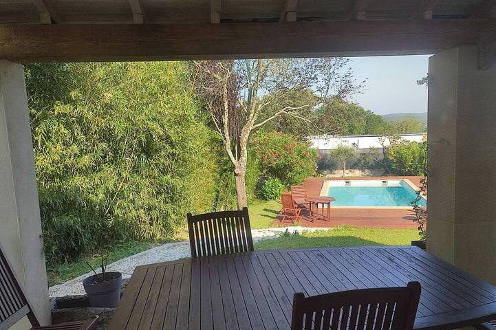 Location de vacances pour 7 personnes, avec Balcon ainsi que Terrasse et Jardin à Parignargues
