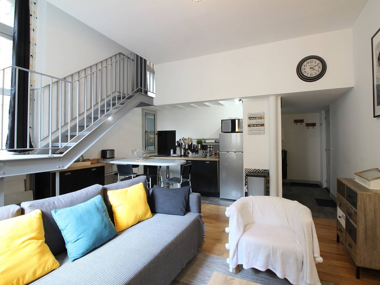 Entire apartment, Charming 2Br Duplex in Central La Bourboule with Parking in La Bourboule, Volcans d'Auvergne Regional Nature Park