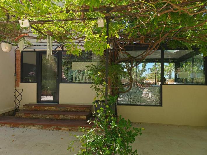 Location de vacances pour 6 personnes, avec Balcon et Jacuzzi ainsi que Terrasse et Jardin à Les Pennes-Mirabeau - 2