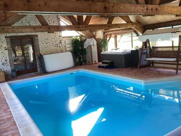 Gîte pour 2 personnes, avec jacuzzi et terrasse ainsi que piscine et sauna à Marchainville