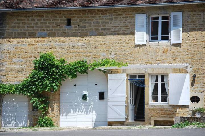 Gîte pour 6 personnes, avec terrasse et jardin dans Frontenay