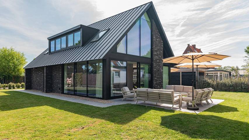 Ferienhaus für 11 Personen, mit Sauna und Garten in Biggekerke
