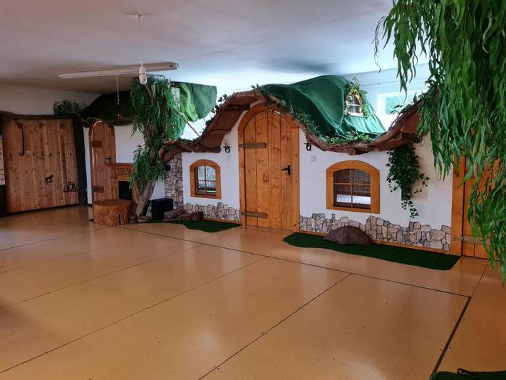Ferienhaus für 28 Personen, mit Terrasse und Garten sowie Pool und Seeblick