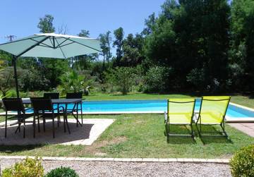Gîte pour 4 personnes, avec terrasse ainsi que piscine et jardin à Bompas