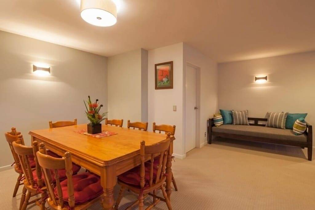 Ganze Wohnung, Privat und friedlich in Central Queenstown mit Parkplatz abseits der Straße. in Queenstown, Otago