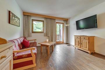 Hütte für 8 Personen in Fügen, Ski-Optimal Hochzillertal, Bild 1