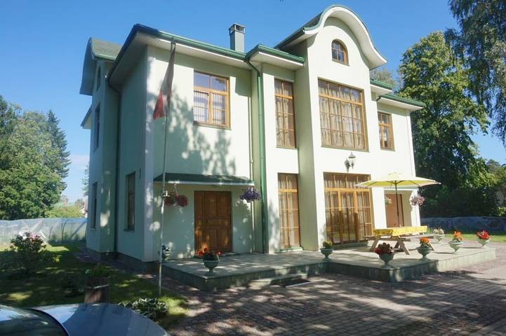 Ferienhaus für 8 Personen, mit Whirlpool und Terrasse sowie Garten und Sauna in Jurmala