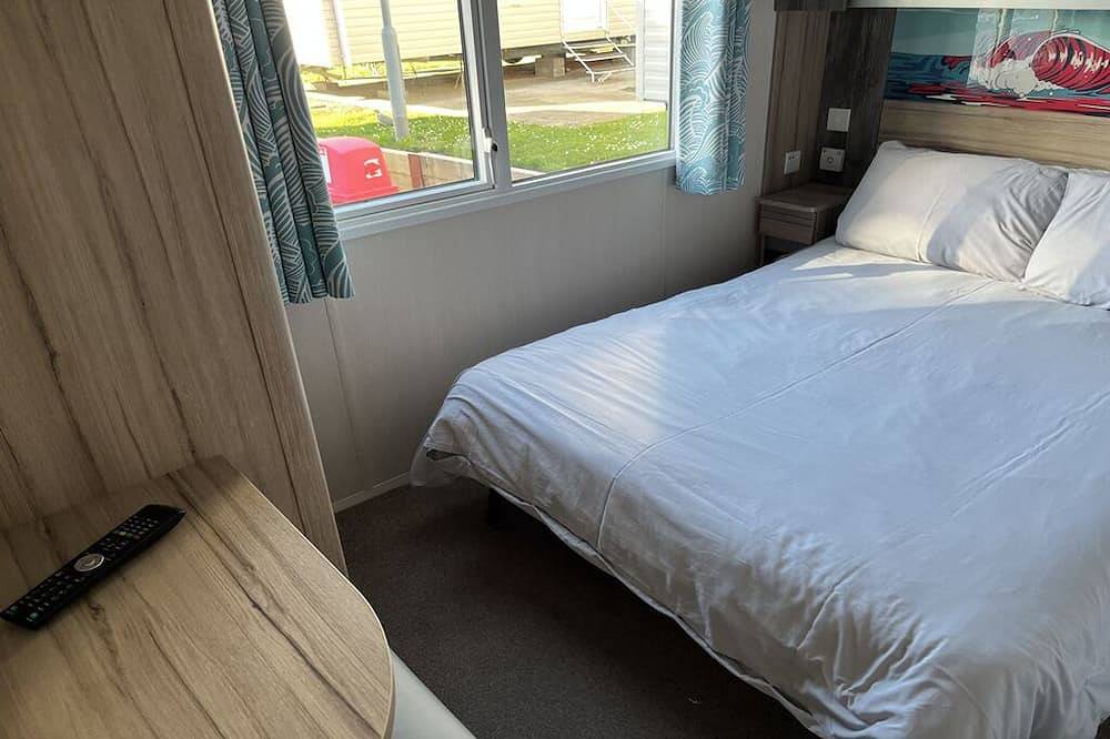 Safari Sunset caravan + sea view at Rockley Park, Poole Harbour. Dogs stay free! in Poole, Poole Harbour