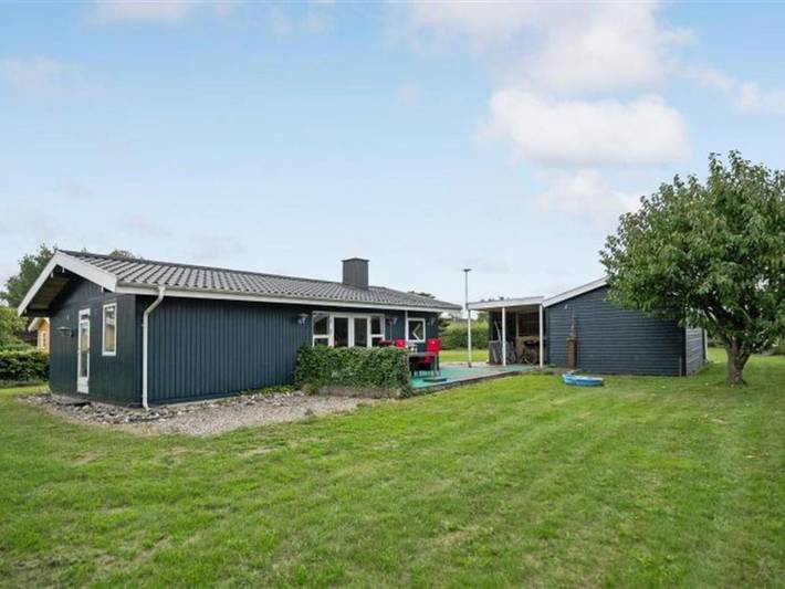 Ferieudlejning for 6 personer, med Terrasse og Sauna i Årø