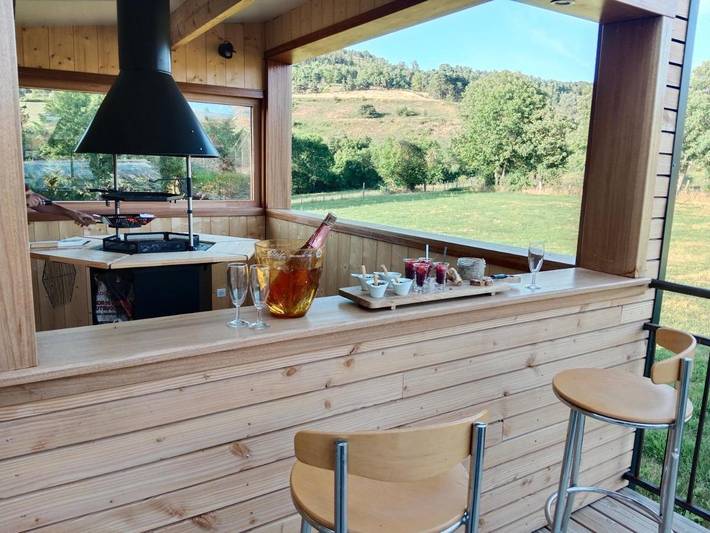 Location de vacances pour 11 personnes, avec Balcon et Terrasse ainsi que Jardin et Vue dans Vissac-Auteyrac