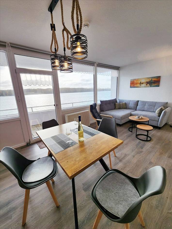 Ferienwohnung für 4 Personen, mit Balkon und Seeblick in Heiligenhafen