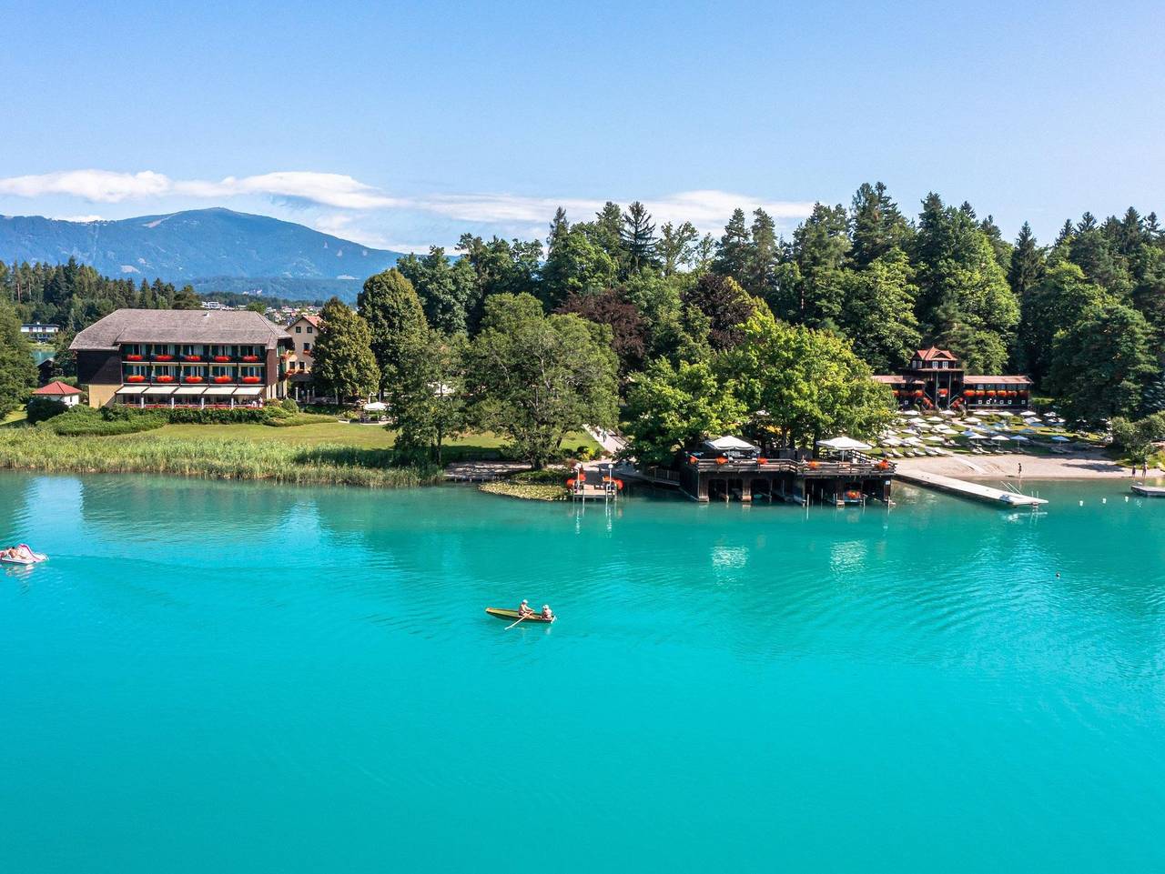Das Inselhotel im Faaker See - Doppelzimmer mit Seeblick (Dusche oder Badewanne) - 25 in Karawanken und Bachergebirge, Finkenstein am Faaker See