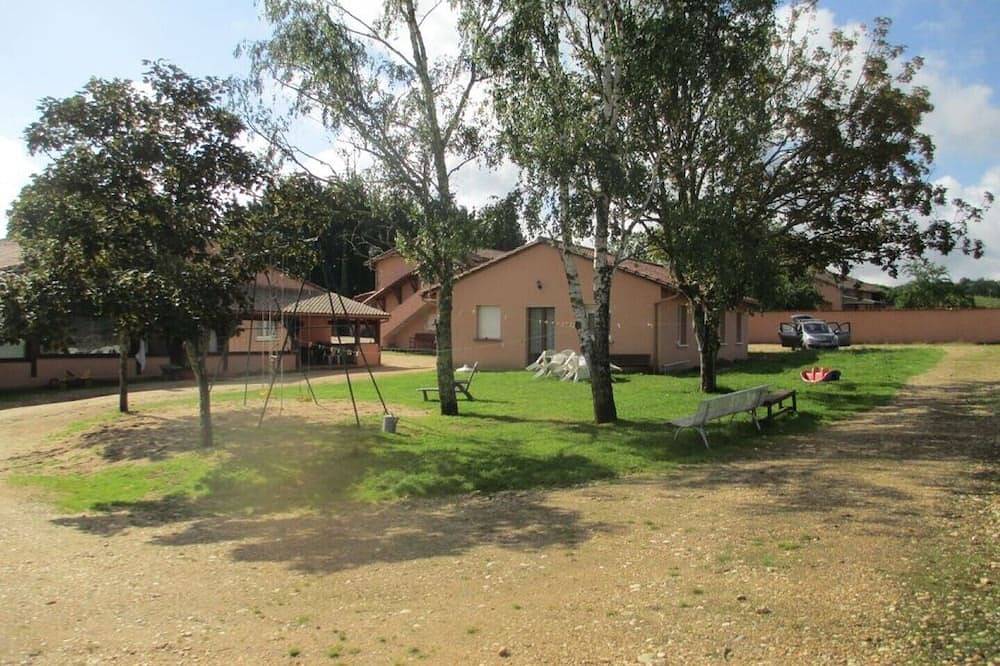 Charmant gite pour 6 personnes dans un cadre verdoyant in Montpon-Ménestérol, Périgord Blanc